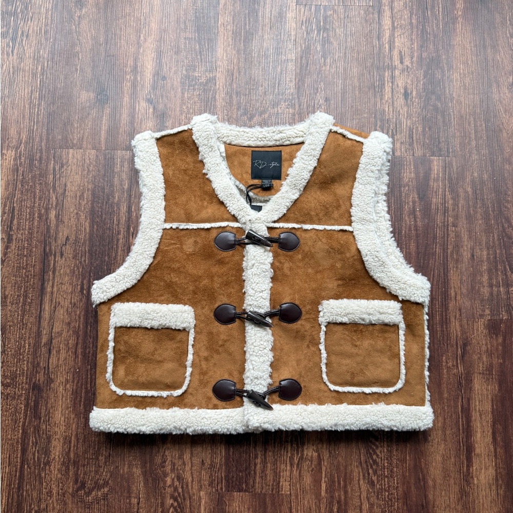 NWT RD Style Women’s Faux Suede & Sherpa Toggle Vest Cozy Winter Layer - Size L